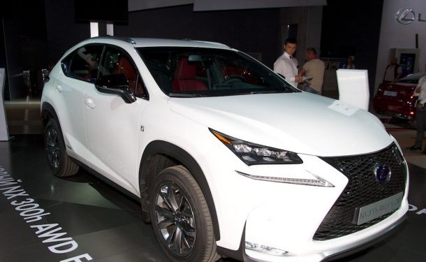 Lexus объявил цены на свой первый компактный кроссовер