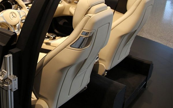Mercedes впервые похвастался интерьером будущего С-Class