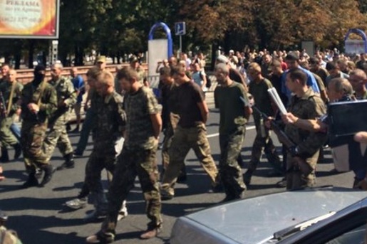 Донецкие боевики провели «парад военнопленных»