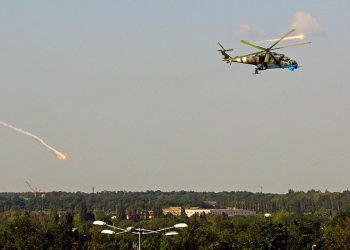 Боевики на Донбассе подбили санитарный вертолет и сбили истребитель