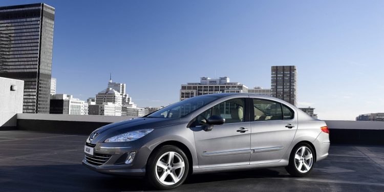 Известный дизайнер работает над Peugeot 408