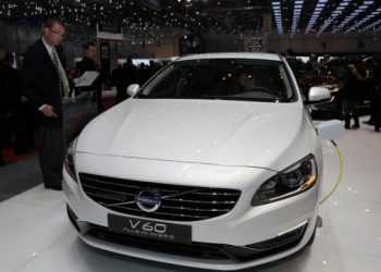 На российский рынок вышел гибрид V60 Plug-in от Volvo