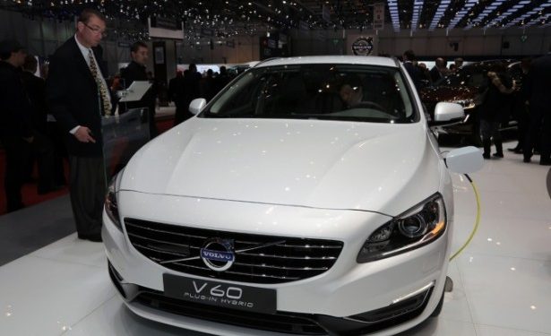 На российский рынок вышел гибрид V60 Plug-in от Volvo