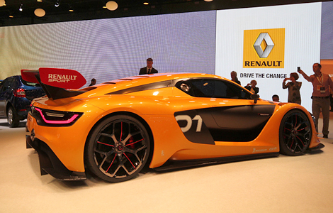 Новый гоночный Renault поразил Московский автосалон своим мотором