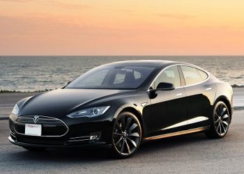 Обладатели Tesla Model S смогут заводить свой транспорт с помощью iPhone