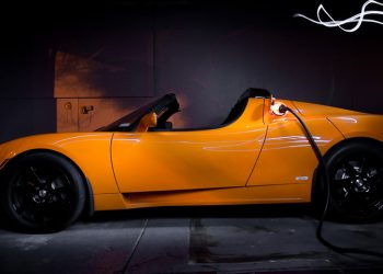 Электрокар Tesla Roadster станет более выносливым