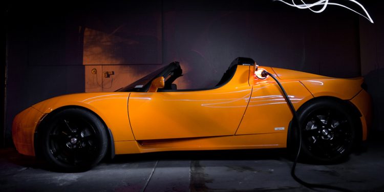 Электрокар Tesla Roadster станет более выносливым