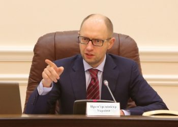 Яценюк назвал сумму убытков от политики Кремля