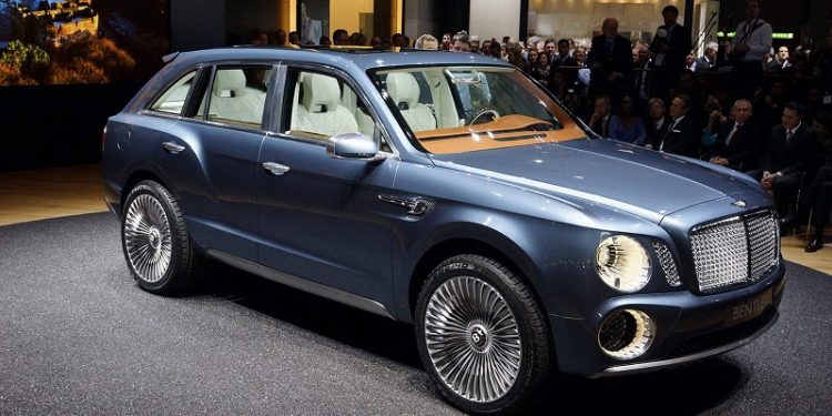 Bentley продолжает работать над своим первым кроссовером