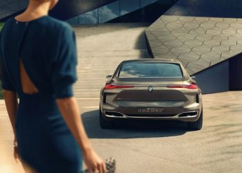 Впервые BMW 7-Series предстанет перед публикой на автосалоне во Франкфурте
