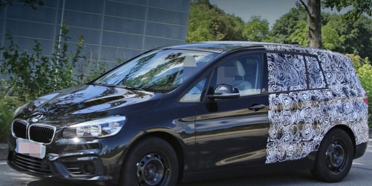 BMW работает над семиместным минивеном