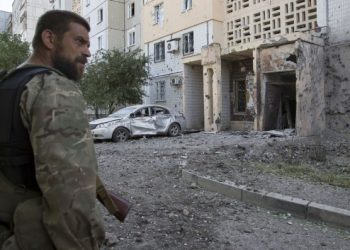 В Донецке стреляют из тяжелой артиллерии