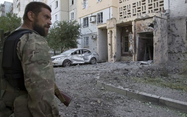 В Донецке стреляют из тяжелой артиллерии