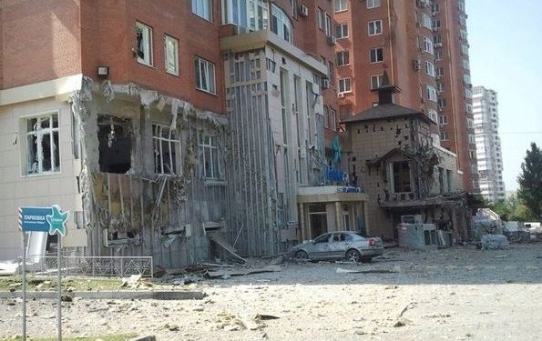 В Донецке начался артобстрел, людей просят покинуть улицы