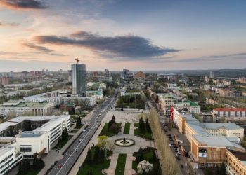 Горсовет Донецка сообщил о залпах тяжелых орудий по городу