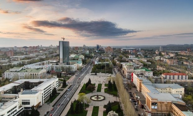 Горсовет Донецка сообщил о залпах тяжелых орудий по городу