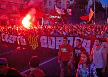 Фаны «Днепра» и «Металлурга» провели марш за единство Украины