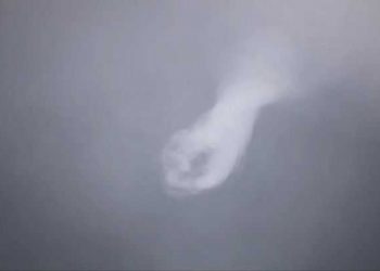 В интернете опубликовали фотографию «руки Бога»