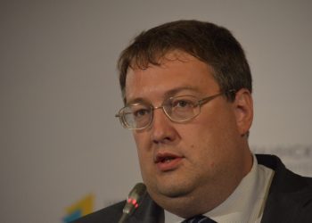 Геращенко сообщил число погибших за Иловайск