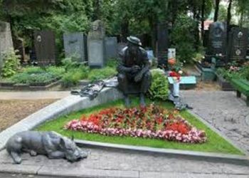В Москве на День города будут дарить туры на кладбище