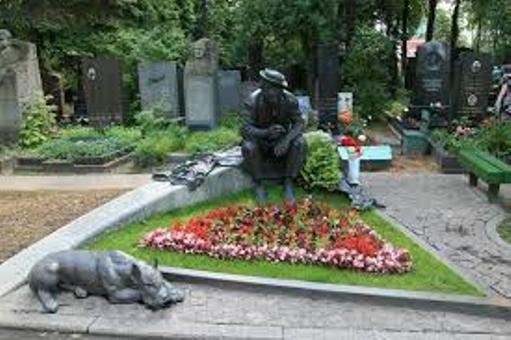 В Москве на День города будут дарить туры на кладбище