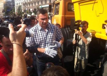 В Киеве субботник – Кличко «и компания» расчищают Майдан