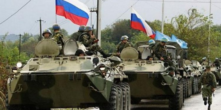 В Луганскую область зашла большая колонна российской бронетехники