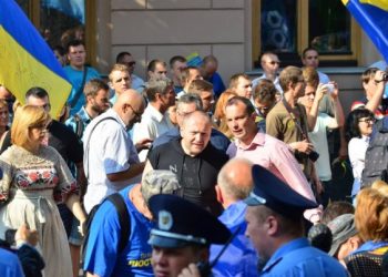 В Киеве пикетируют Верховную Раду, движение в центре перекрыто