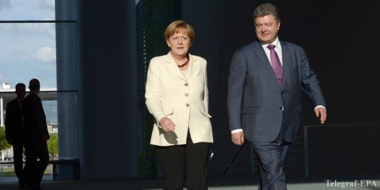 Порошенко с Меркель обсудили роспуск парламента