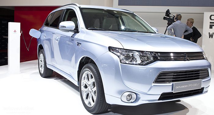Стала известна стоимость гибридного Mitsubishi Outlander