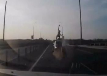 В Беларуси мотоциклист «приземлился» на крышу автомобиля