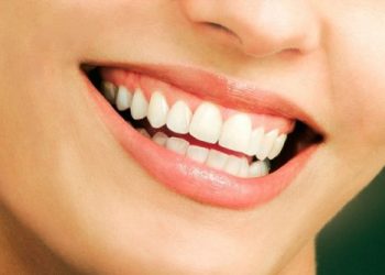 Натянутая улыбка заставляет человека чувствовать себя более несчастным