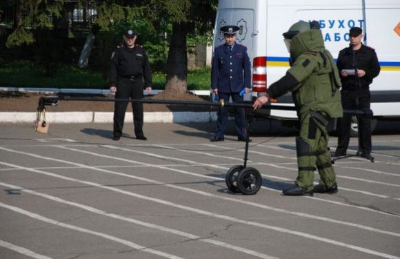 Жительница Винницы напугала посетителей банка, забыв там пакет