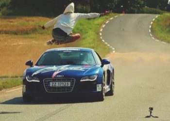 Парень парил над Audi R8 на скорости 150 км/ч