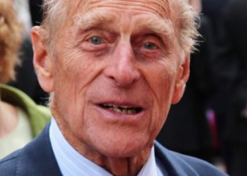93-летний принц Филипп решил провести время со своими подданными в придорожном кафе