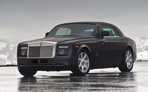 Гибрид Phantom от Rolls-Royce был замечен фотошпионами