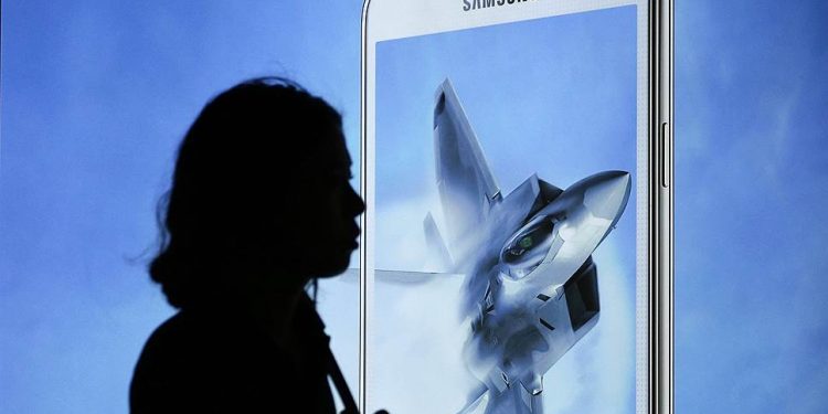 Samsung в очередной раз подколола конкурентов