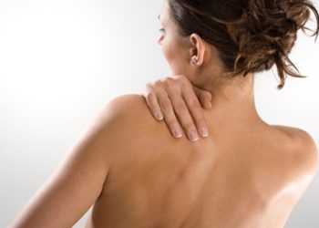 Специалисты рассказали, как избавиться от прыщей на спине