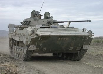 В зоне АТО на фугасе подорвался украинский БТР, есть потери
