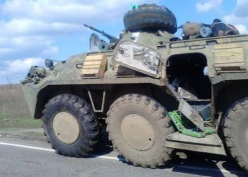 Большая колонна военной техники движется к Тельманово