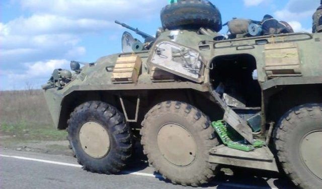 Большая колонна военной техники движется к Тельманово