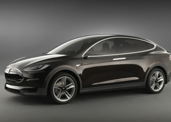 Tesla планирует к 2018 разработать сразу 4 модели электрокаров