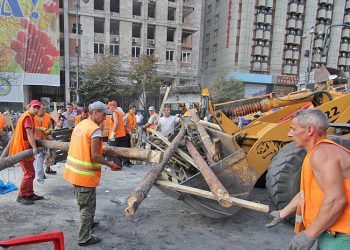 Крещатик частично освободили от баррикад