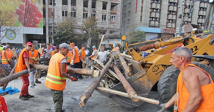 Крещатик частично освободили от баррикад