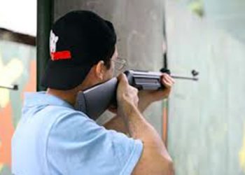 Мужчина попытался вернуть домой дочь с помощью винтовки