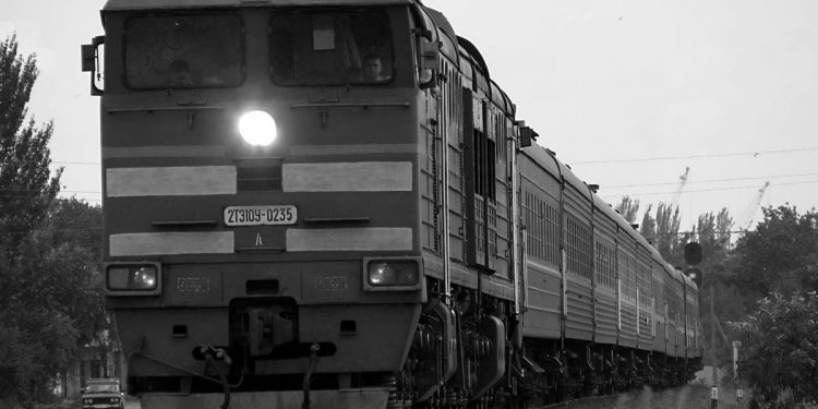 Журналистка известного телеканала попала под поезд в Киеве