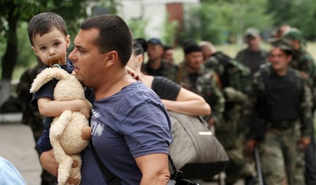 Донбасских беженцев выдворяют из Крыма в Сибирь