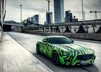 В Mercedes-Benz рассказали о скоростных возможностях суперкара SLS AMG