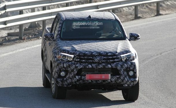 Фотошпионы впервые поймали последнее поколение Toyota Hilux