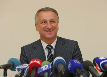Мэра Днепропетровска пригласили в военкомат